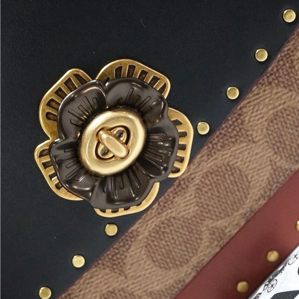 COACH MADISON SHOULDER BAG SIGNATURE CANVAS RIVETS AND SNAKESKIN DETAIL - Picture 6 of 10